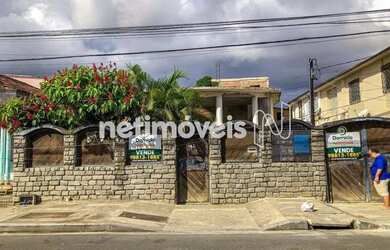 Imagem: A casa possui 4 Dormitórios, 2 Banheiros, 3 Vagas na garagem