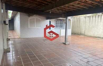 Imagem: A casa possui 3 Dormitórios, 1 Banheiro, 5 Vagas na garagem