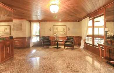 Imagem 5: Apartamento com 4 Dormitorio s localizado a no bairro Mont Serrat em Porto...