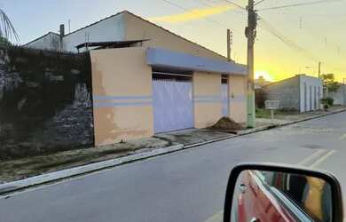 Imagem: A casa possui 3 Dormitórios, 3 Banheiros, 3 Vagas na garagem