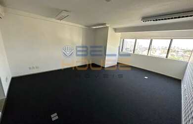 Imagem: O depósito possui 2 Vagas na garagem, 40m² de Área e está