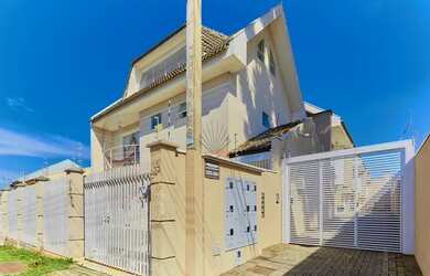 Imagem: A casa possui 3 Dormitórios, 3 Banheiros, 1 Vaga na garagem