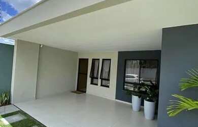 Imagem: A casa possui 3 Dormitórios, 1 Banheiro, 2 Vagas na garagem