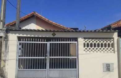 Imagem: A casa possui 2 Dormitórios, 2 Banheiros, 2 Vagas na garagem