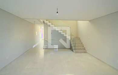 Imagem: A casa possui 4 Dormitórios, 4 Banheiros, 5 Vagas na garagem