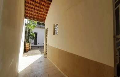 Imagem 2: Casa no Tiradentes. 70m² de Área, 2 Vagas na garageme2 Dormitórios