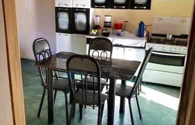 Imagem: A casa possui 2 Dormitórios, 1 Banheiro e está localizado