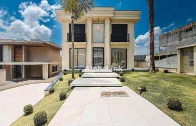 Imagem: A casa em condomínio possui 4 Dormitórios, 5 Banheiros, 4