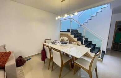 Imagem: A casa possui 3 Dormitórios, 3 Banheiros, 2 Vagas na garagem