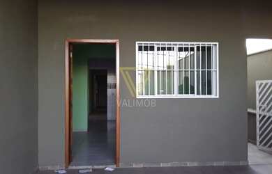 Imagem: A casa possui 2 Dormitórios, 1 Banheiro, 3 Vagas na garagem