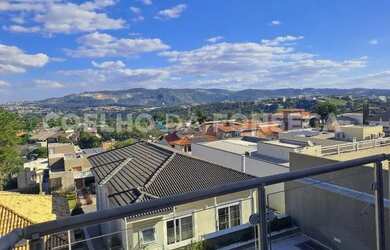 Imagem: A casa em condomínio possui 4 Dormitórios, 4 Banheiros, 5