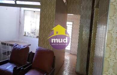 Imagem: A casa possui 3 Dormitórios, 4 Banheiros, 2 Vagas na garagem