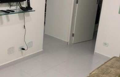 Imagem: O apartamento possui 2 Dormitórios, 1 Banheiro, 1 Vaga na garagem