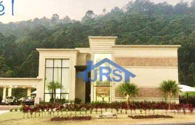 Imagem: A casa possui 4 Dormitórios, 4 Banheiros, 5 Vagas na garagem