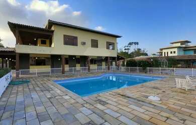 Imagem: A casa possui 5 Dormitórios, 2 Banheiros, 3 Vagas na garagem