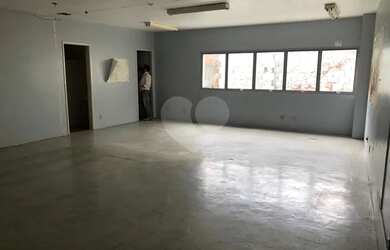 Imagem: O depósito possui 550m² de Área e está localizado em Campestre