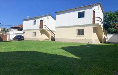 Imagem: A casa possui 2 Dormitórios, 1 Banheiro, 1 Vaga na garagem