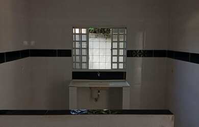 Imagem: A casa possui 2 Dormitórios, 1 Banheiro e está localizado