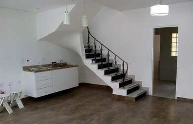 Imagem: O depósito possui 3 Vagas na garagem, 200m² de Área e está