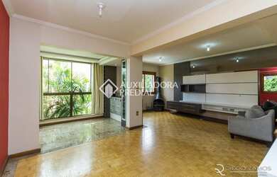 Imagem: A casa em condomínio possui 3 Dormitórios, 1 Banheiro, 3 Vagas