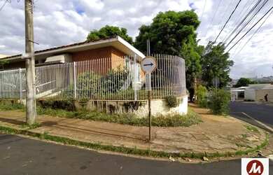 Imagem: O depósito possui 3 Vagas na garagem, 254m² de Área e está