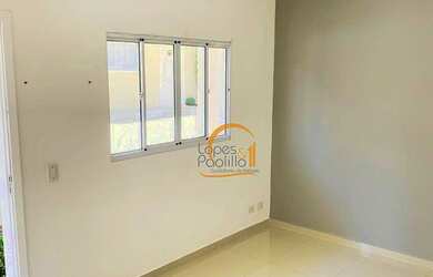 Imagem: A casa possui 3 Dormitórios, 1 Banheiro, 2 Vagas na garagem