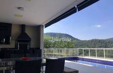 Imagem: A casa em condomínio possui 4 Dormitórios, 5 Banheiros, 4