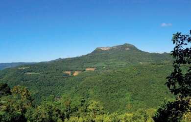 Imagem: O terreno possui 80.000m² de Área e está localizado em Gramado