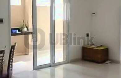 Imagem: A casa possui 4 Dormitórios, 4 Banheiros, 5 Vagas na garagem