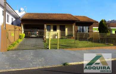 Imagem: A casa possui 3 Dormitórios, 2 Banheiros, 2 Vagas na garagem