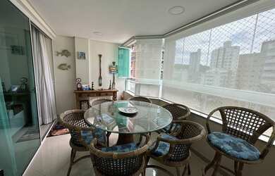 Imagem: O apartamento possui 3 Dormitórios, 1 Banheiro, 2 Vagas na