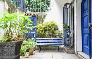 Imagem: A casa possui 5 Dormitórios, 5 Banheiros, 1 Vaga na garagem