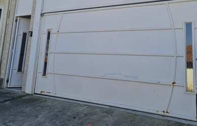 Imagem: A casa possui 2 Dormitórios, 3 Banheiros, 2 Vagas na garagem