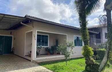 Imagem: A casa à venda possui 2 Dormitórios, 2 Banheiros, 1 Vaga na