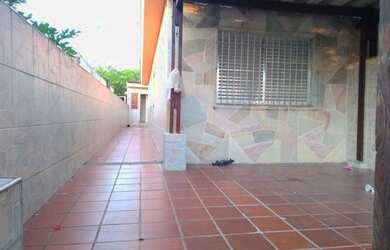 Imagem: A casa possui 2 Dormitórios, 2 Banheiros, 1 Vaga na garagem