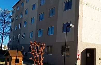 Imagem: O apartamento possui 2 Dormitórios, 1 Banheiro, 1 Vaga na garagem