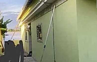 Imagem: A casa possui 3 Dormitórios, 1 Banheiro, 1 Vaga na garagem