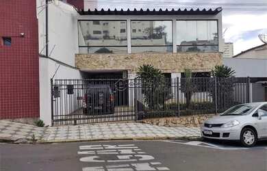 Imagem: A casa possui 4 Dormitórios, 5 Banheiros, 5 Vagas na garagem