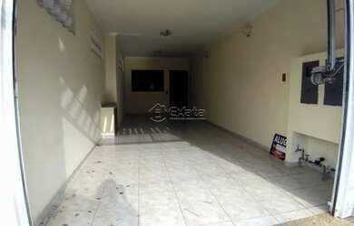 Imagem: A casa possui 3 Dormitórios, 4 Banheiros, 2 Vagas na garagem