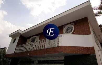 Imagem: A casa possui 2 Dormitórios, 4 Banheiros, 2 Vagas na garagem