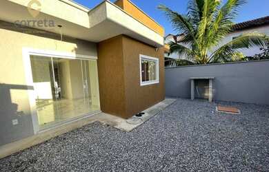 Imagem: A casa possui 4 Dormitórios, 2 Banheiros, 2 Vagas na garagem