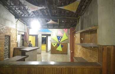 Imagem: A casa possui 1 Banheiro, 2 Vagas na garagem e está localizado