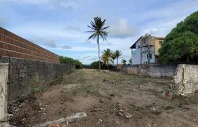 Imagem: O terreno possui 900m² de Área e está localizado em Conde