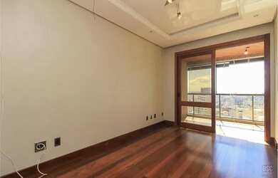 Imagem 16: Apartamento com 4 Dormitorio s localizado a no bairro Mont Serrat em Porto...