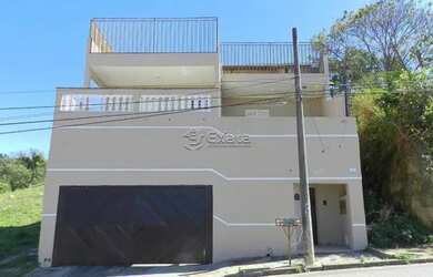 Imagem: A casa possui 4 Dormitórios, 5 Banheiros, 5 Vagas na garagem