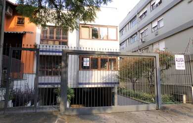 Imagem: O apartamento possui 3 Dormitórios, 1 Banheiro, 2 Vagas na