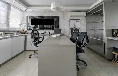 Imagem: O depósito possui 256m² de Área e está localizado em Centro