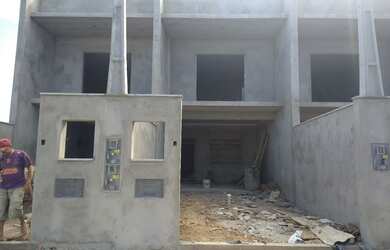 Imagem: A casa possui 3 Dormitórios, 2 Banheiros, 2 Vagas na garagem