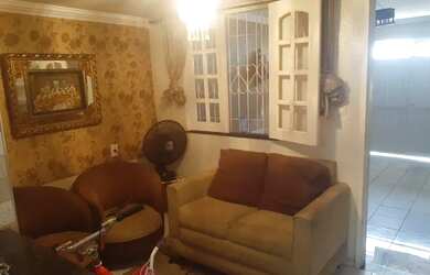 Imagem: A casa possui 3 Dormitórios, 2 Banheiros, 2 Vagas na garagem