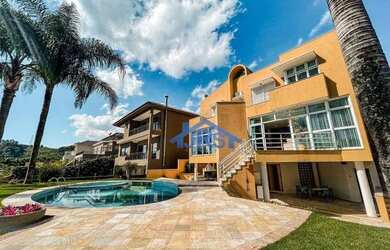 Imagem: A casa em condomínio possui 4 Dormitórios, 2 Banheiros, 3